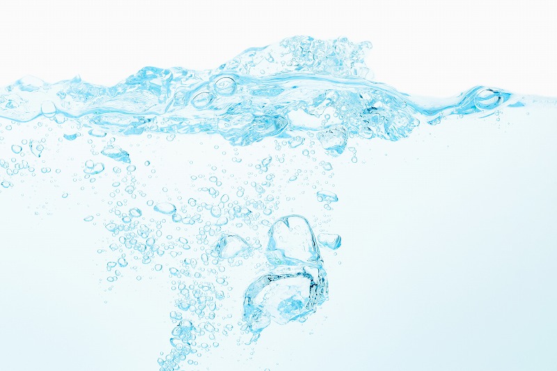 水分の適切な摂取量と過剰な摂取の危険性